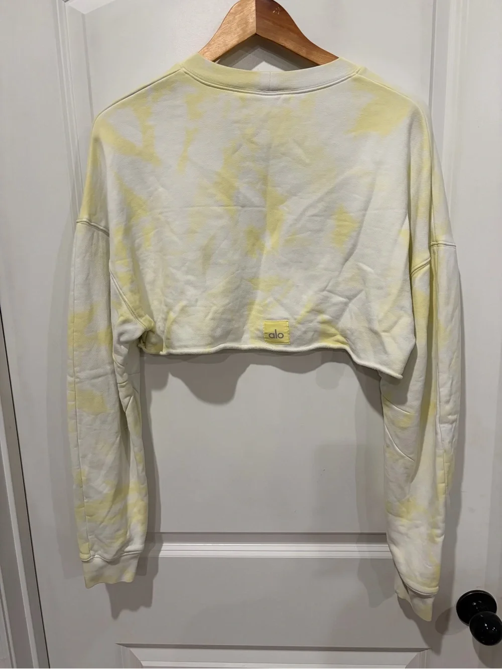 ALO Yoga Cropped Crewneck Sweatshirt in Pale Yellow Tie-Dye. Small stain
